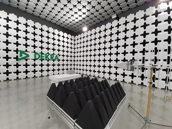 Cámara de ensayos de compatibilidad electromagnética (EMC)