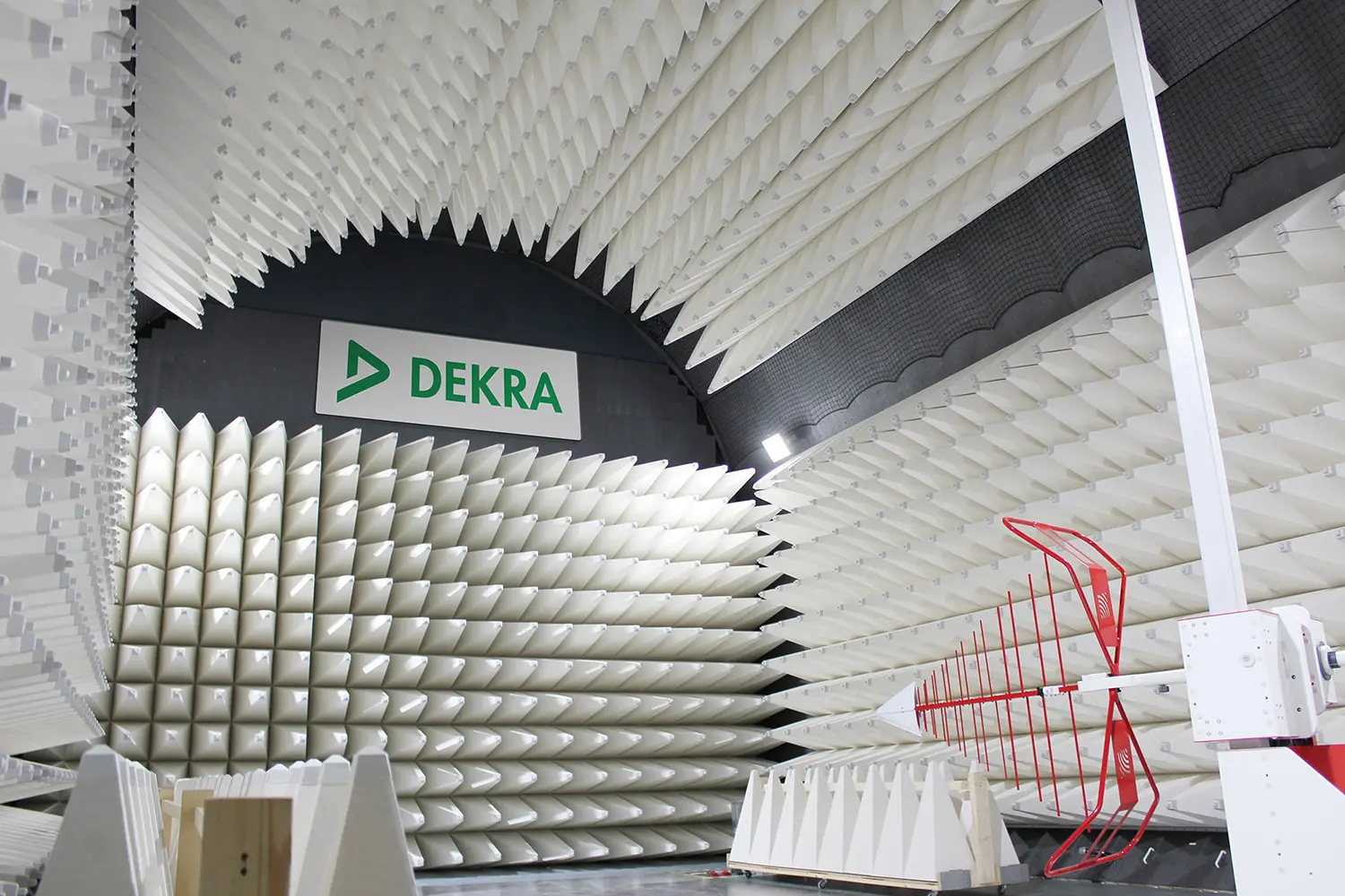 Cámara semianecoica para ensayos de EMC