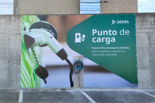 Punto carga eléctrico ITV Leganés