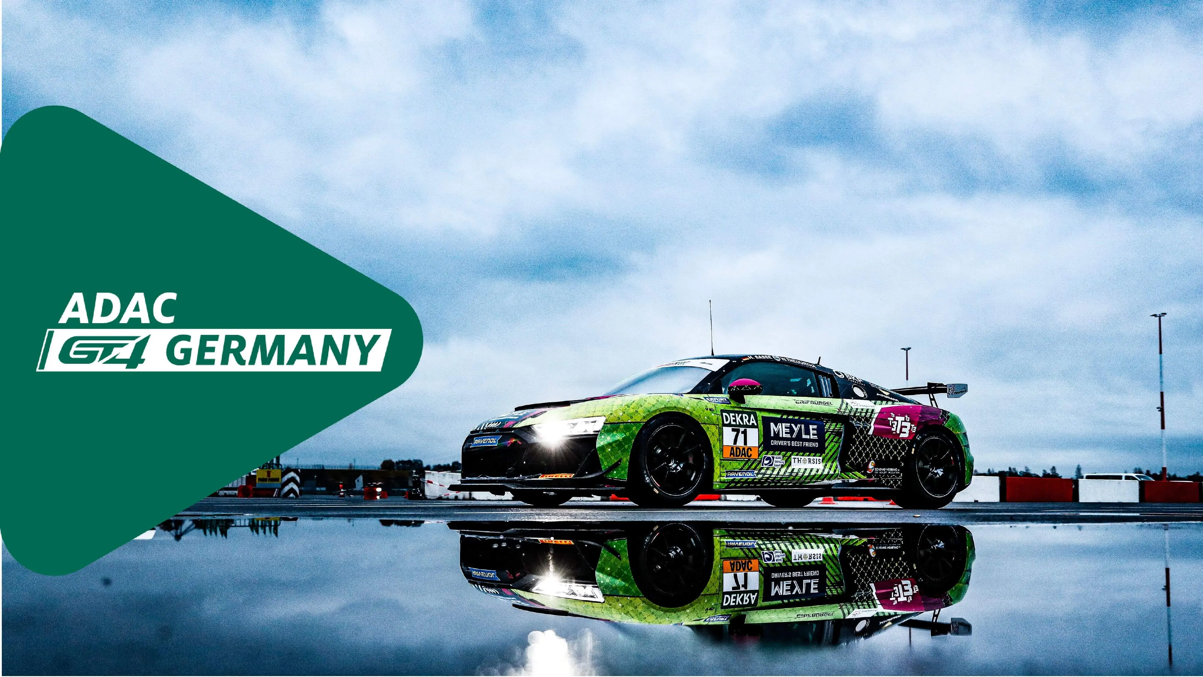 Coche de carreras ADAC GT4 