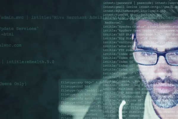 Man achter laptop test cybersecurity