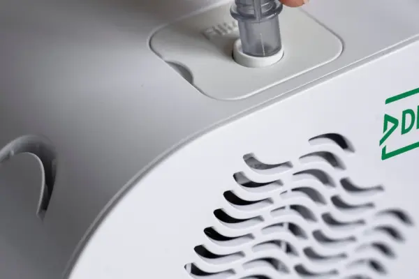 DEKRA Mark logo op nebulizer