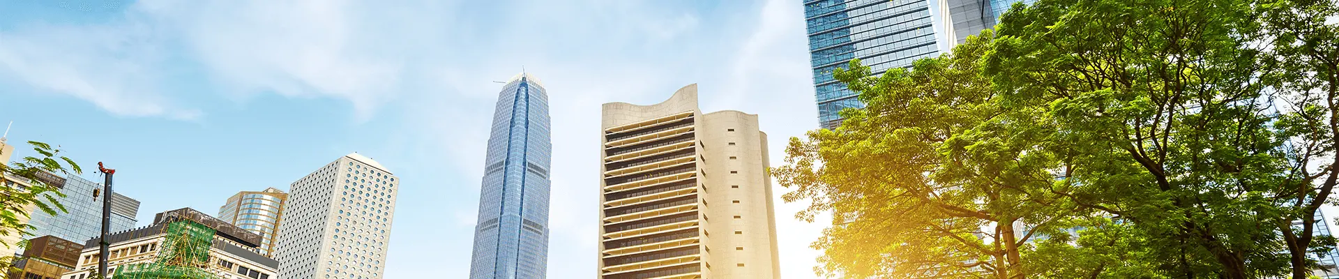 Zespół budynków w otoczeniu zieleni miejskiej. Certyfikacja BREEAM i LEED obiektu. Zespół budynków w otoczeniu zieleni miejskiej. Certyfikacja BREEAM i LEED obiektu.