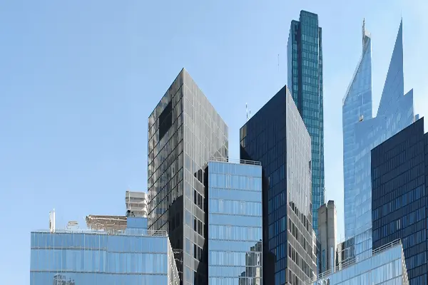 Nowoczesny kompleks biurowy z przeszklonymi elewacjami - usługi dla budownictwa. 