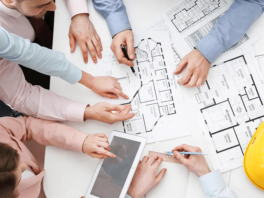 Zespół projektowy podczas narady technicznej. Zarządzanie inwestycją przez Inżyniera Kontraktu.