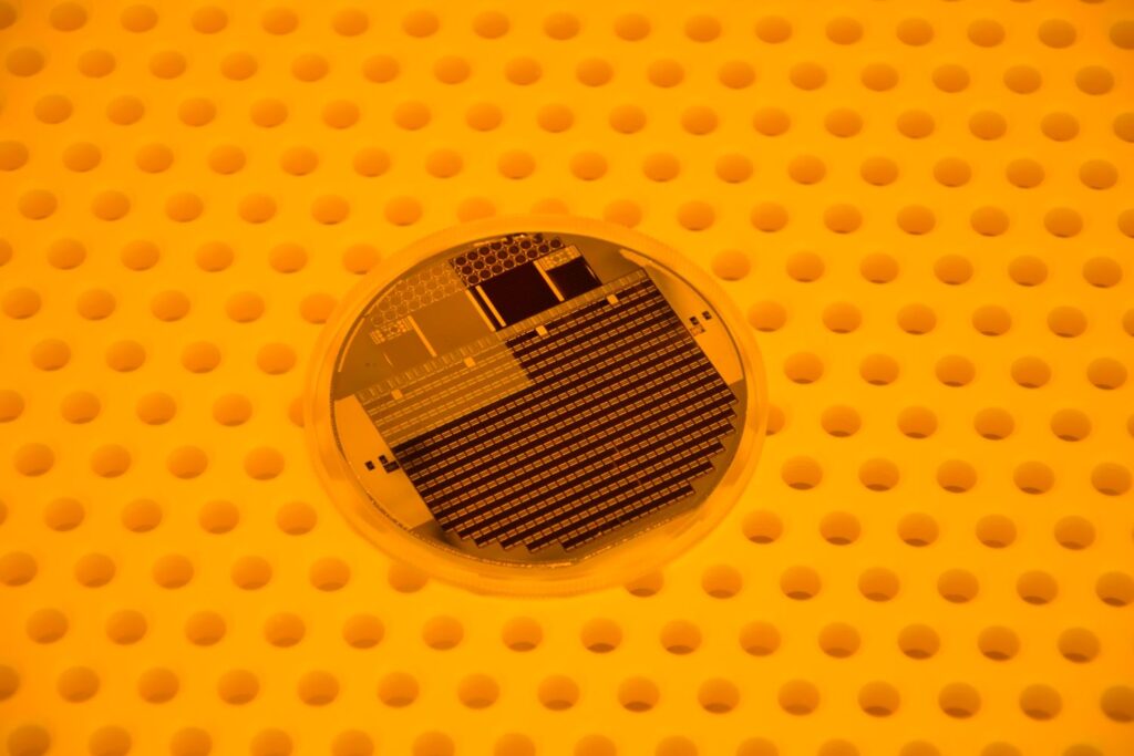 A close-up of the Freiburg quadruple solar cell. 