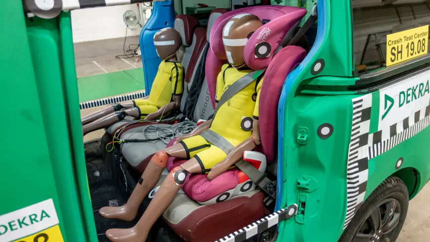 The safety of child seats can also be tested with the help of dummies.