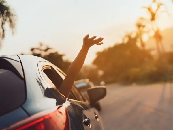 As summer vacation season approaches, many people opt for car travel to reach their favorite destinations. Photo: stock.adobe.com/Klattisak Safe Car Travels