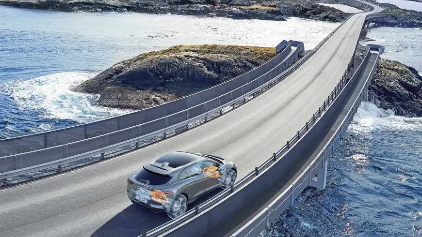 Jaguar I Pace: Two electric motors provide 200 HP apiece 