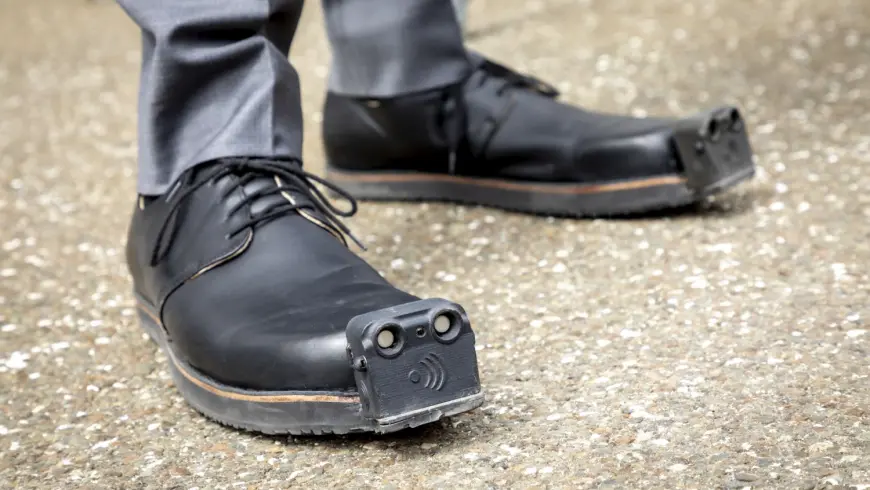 Aus der Fußperspektive: TU Graz entwickelt Algorithmus für schuhbasiertes Blindenassistenzsystem.