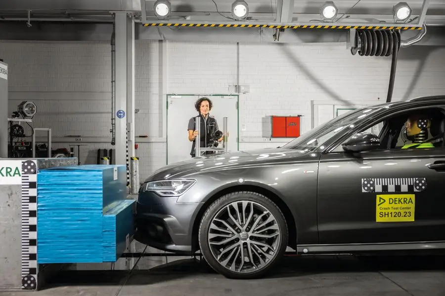 Crash attempt of a car on a fixed barrier