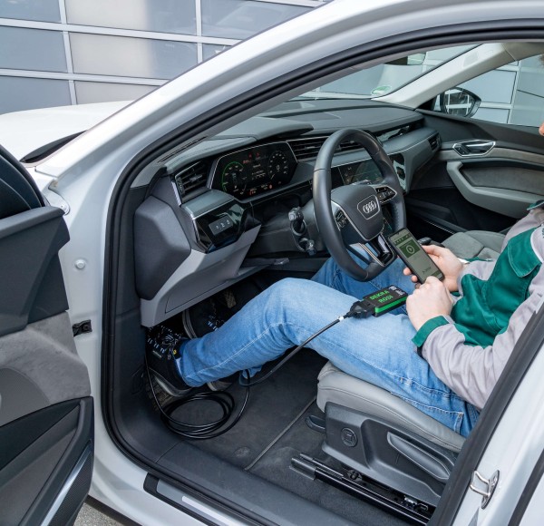 battery test for electric cars