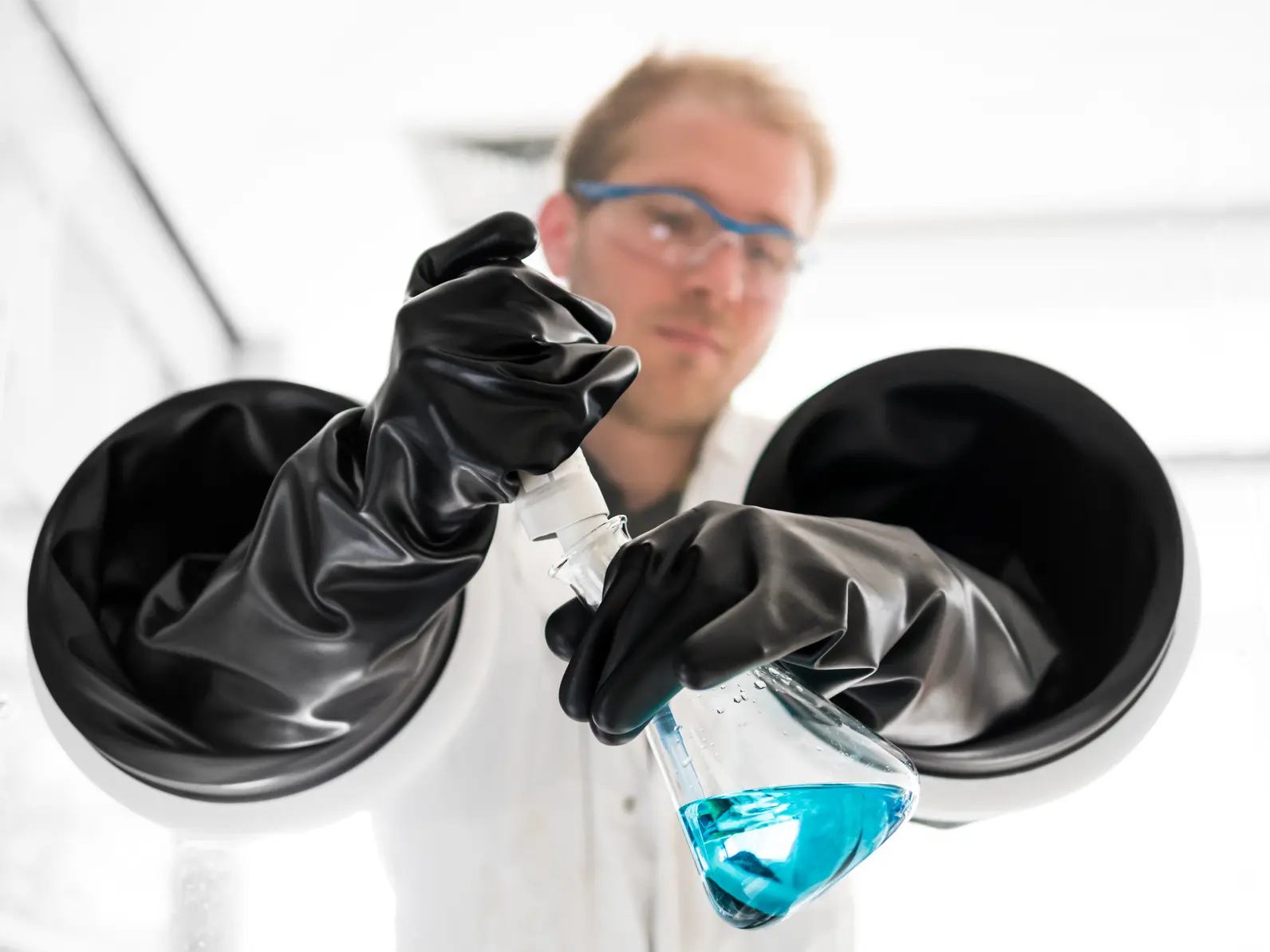 DEKRA Laboruntersuchung