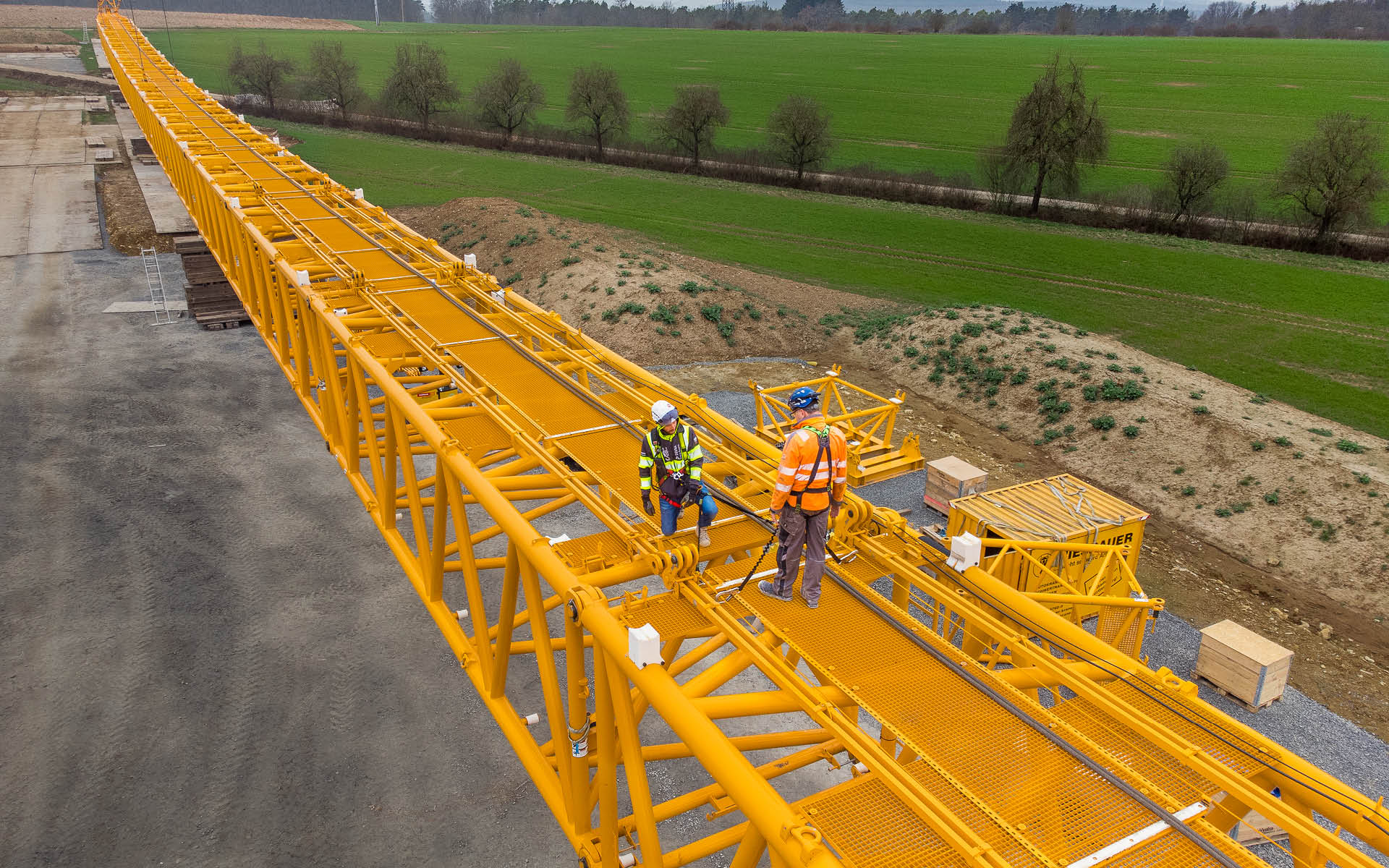 Periodic inspections of cranes help to protect human life and keep safety precautions up to date. Our experienced crane experts and expert teams will be happy to advise you.