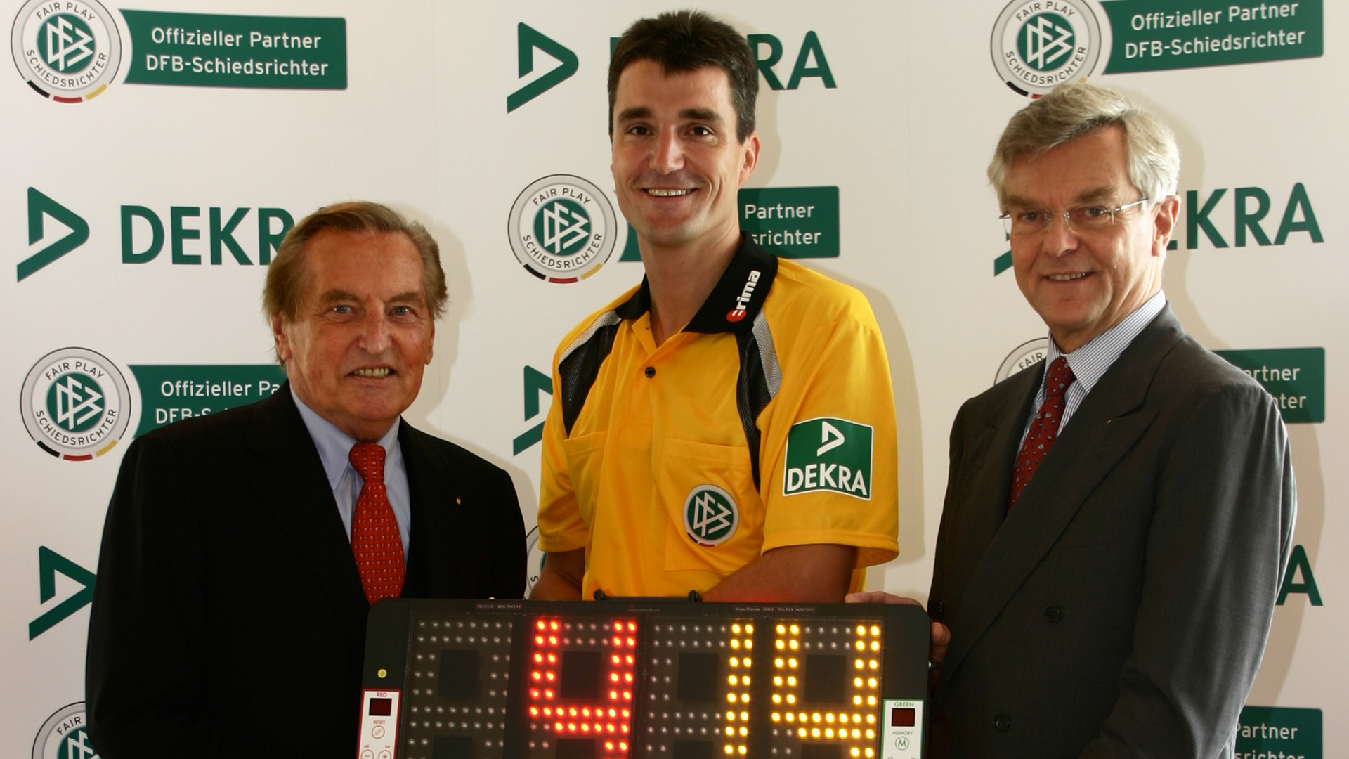 DEKRA Scheidsrechtersponsoring 2003