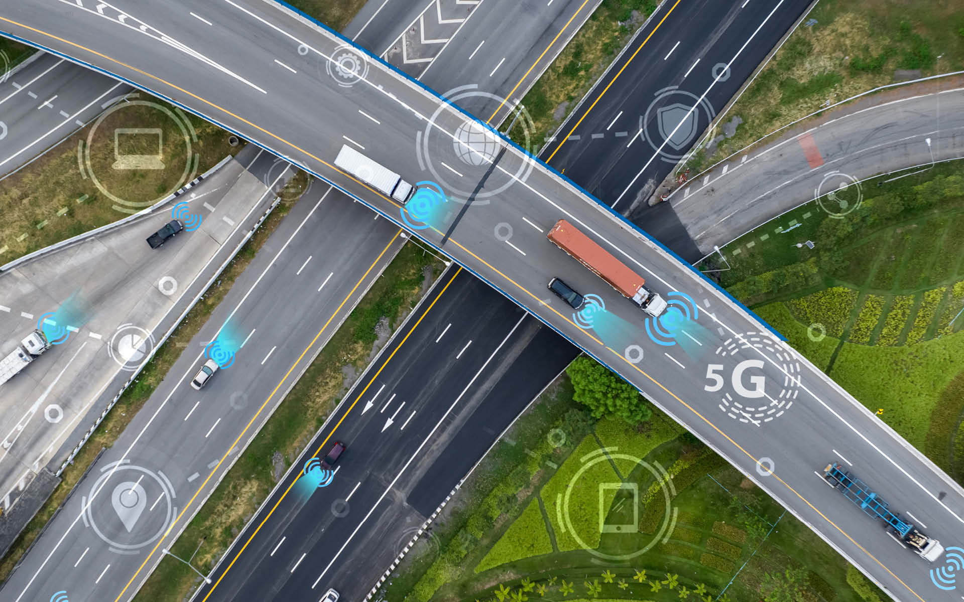 Digitale Netze verbinden Fahrzeuge, Verkehrsinfrastruktur und Mobilitätsdienste. Das Bitkom-Whitepaper „Mobilität 2035“ beschreibt, wie vernetzte Angebote und automatisierte Lösungen künftig zusammenspielen können. Digitale Netze verbinden Fahrzeuge, Verkehrsinfrastruktur und Mobilitätsdienste. Das Bitkom-Whitepaper „Mobilität 2035“ beschreibt, wie vernetzte Angebote und automatisierte Lösungen künftig zusammenspielen können.