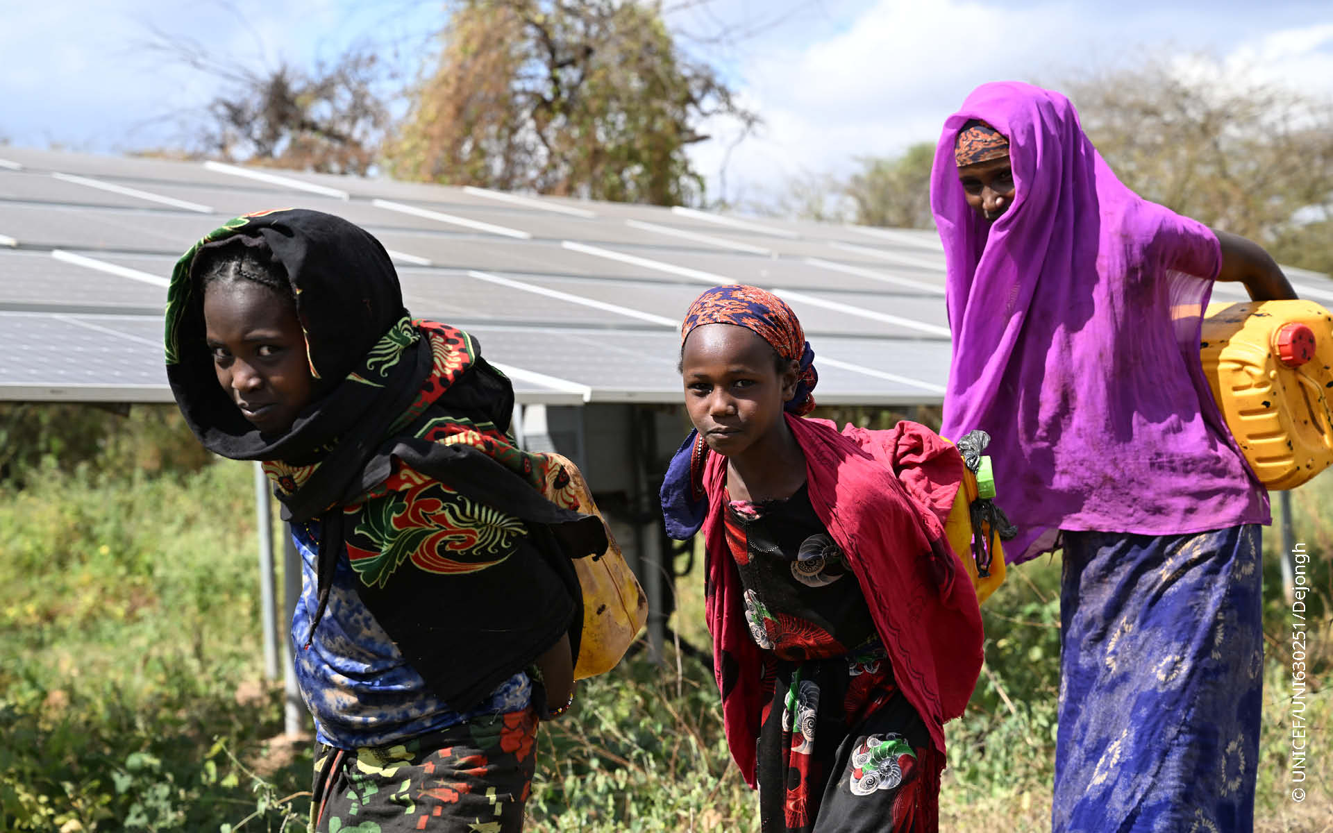 Sauberes Trinkwasser für Kinder und deren Familien in Indien und Äthiopien: Das ist das Ziel der Partnerschaft von UNICEF und DEKRA. Sauberes Trinkwasser für Kinder und deren Familien in Indien und Äthiopien: Das ist das Ziel der Partnerschaft von UNICEF und DEKRA.