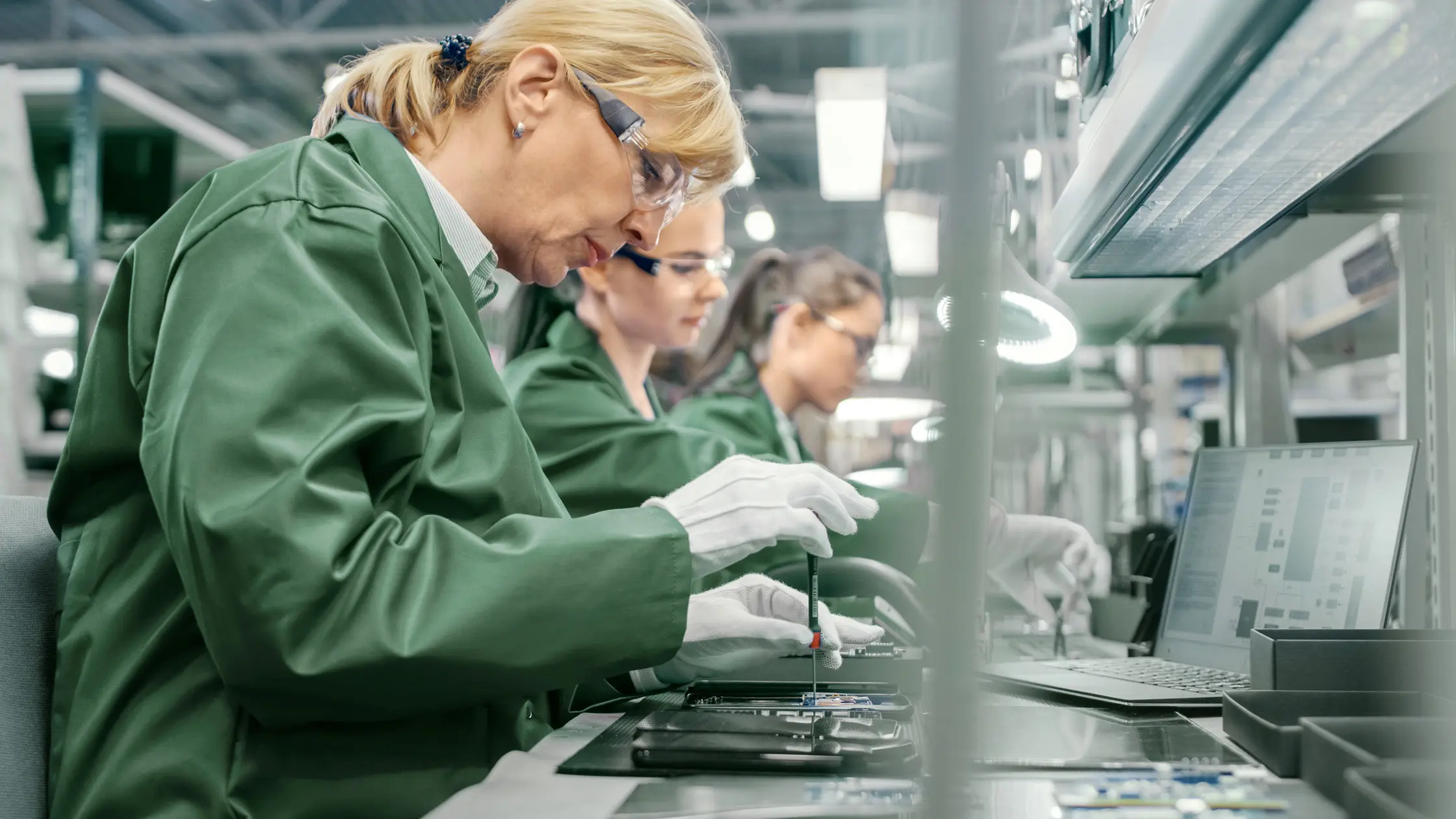 DEKRA Factsheet Manufacturing