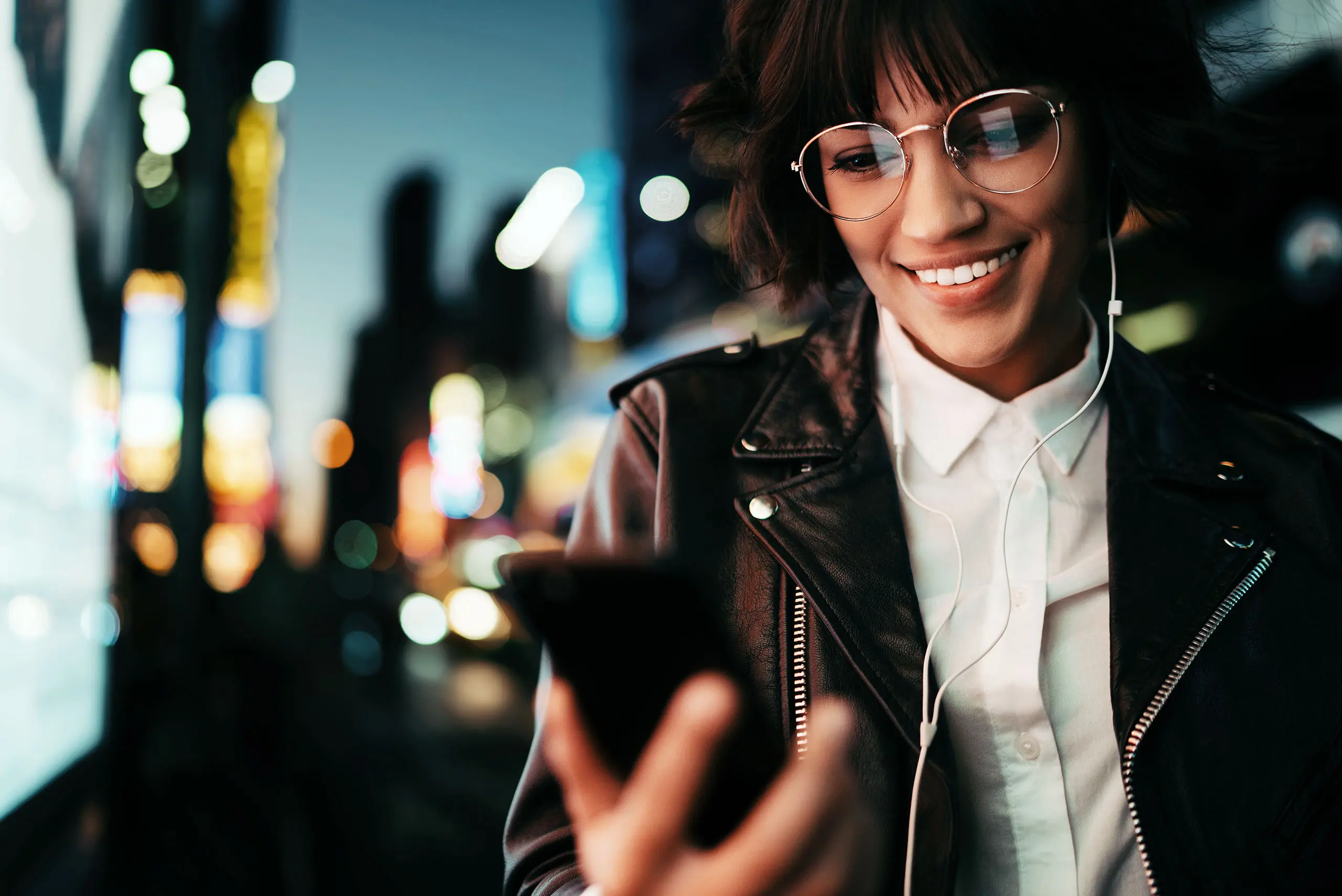 woman with smartphon