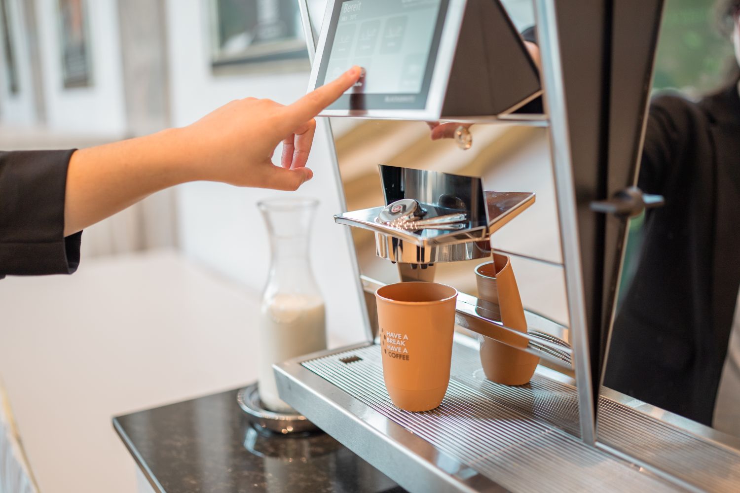 Guests receive two Beckers for the day - one for hot drinks, one for cold drinks - for the sake of the environment.