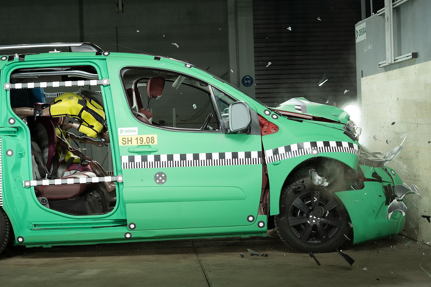  ... In addition, the impact of the crash against the back of the frontseat also jeopardize the person in front of it. Photo: Thomas Küppers 