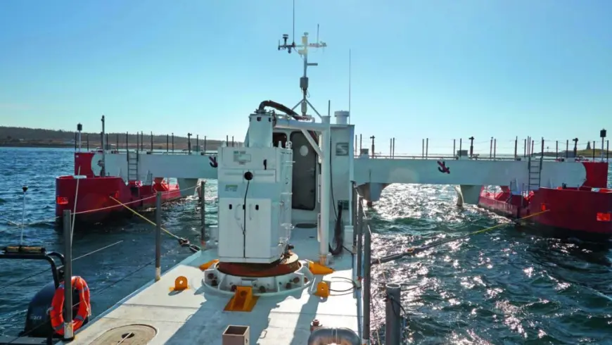 Positioned in the Bay of Fundy, this floating tidal power plant is the first in the world to be connected to the grid. 