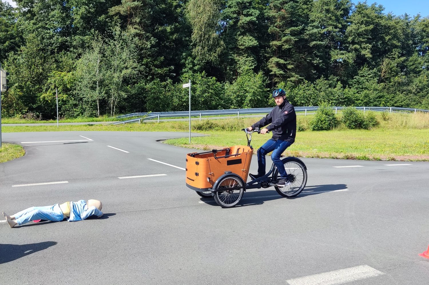 Children who are not secured with belts and are transported without helmets can suffer significant injuries. Photo: Luigi Ancona