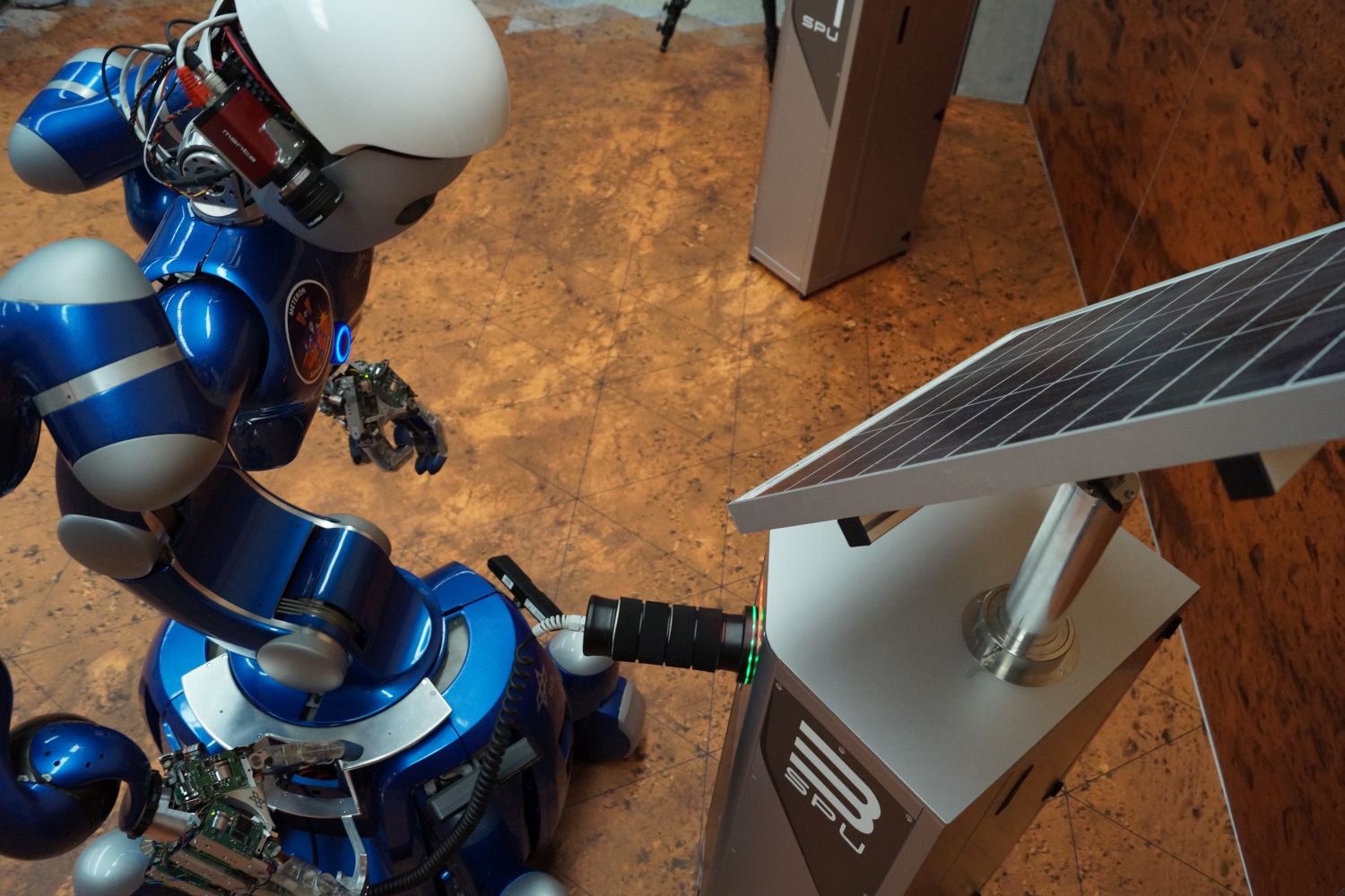 Der humanoide Robotor wurde ursprünglich als Assistent für Astronauten entwickelt