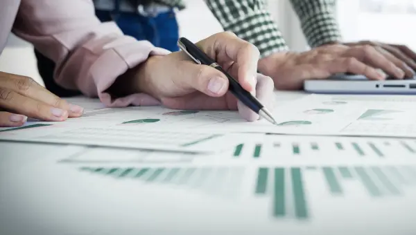 Betriebsmanagement: Analyse und Optimierung der Geschäftsentwicklung Betriebsmanagement: Analyse und Optimierung der Geschäftsentwicklung
