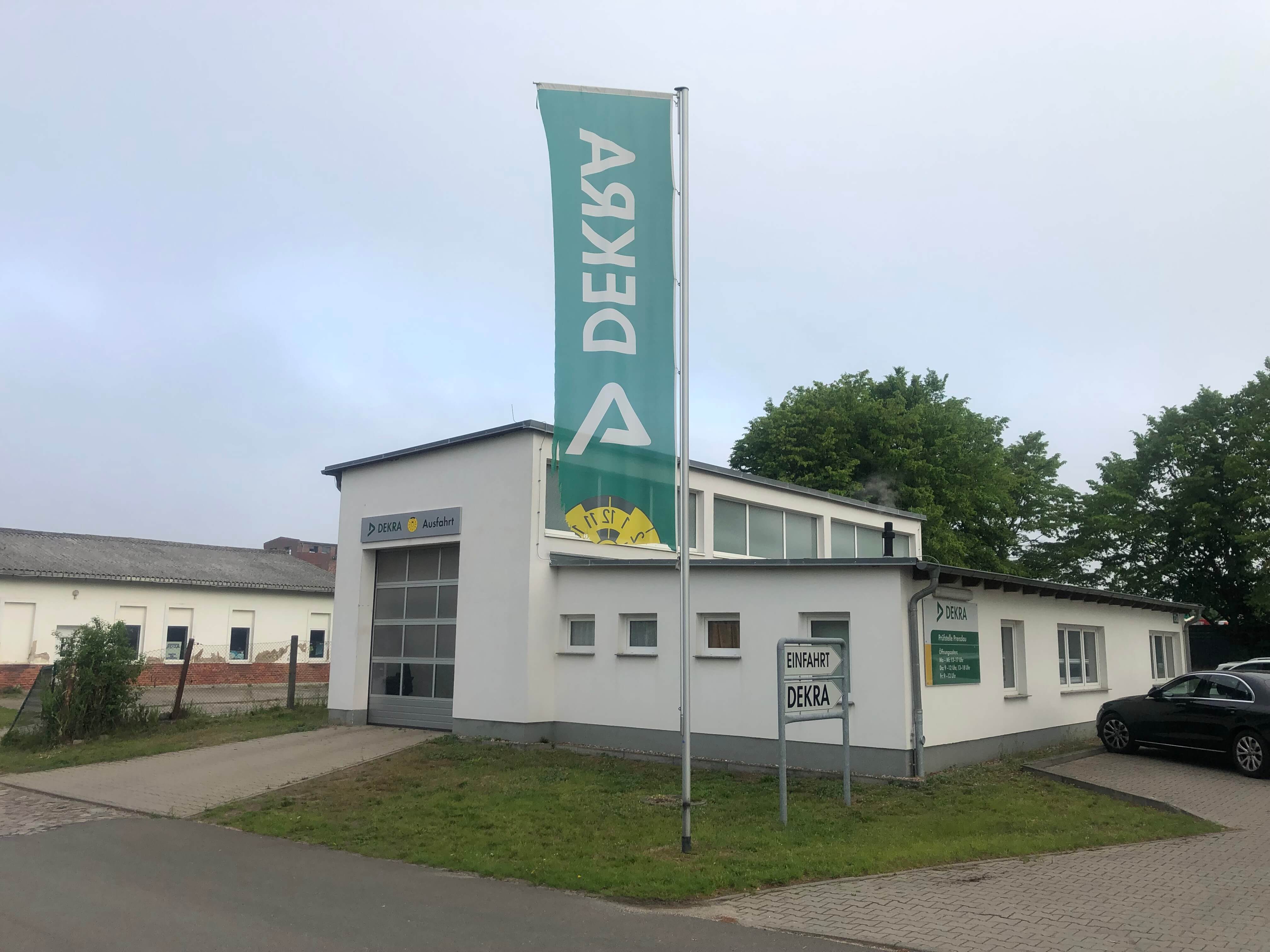 DEKRA Fahnen