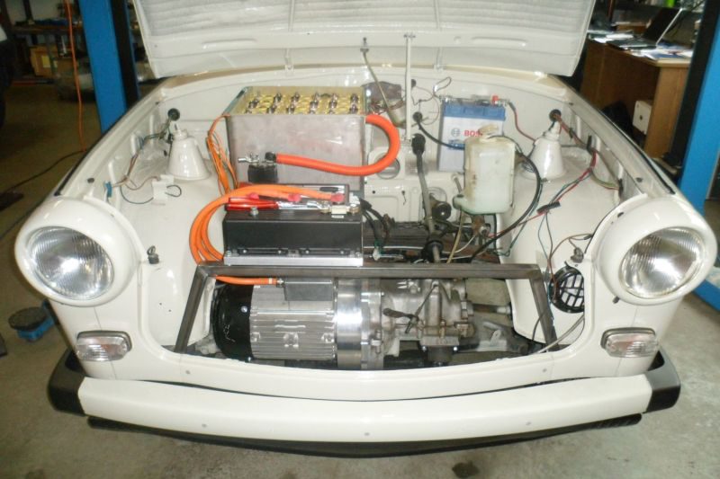 Steuerung, Batterie, Lichtmaschine etc. werden nach dem Motor eingebaut.