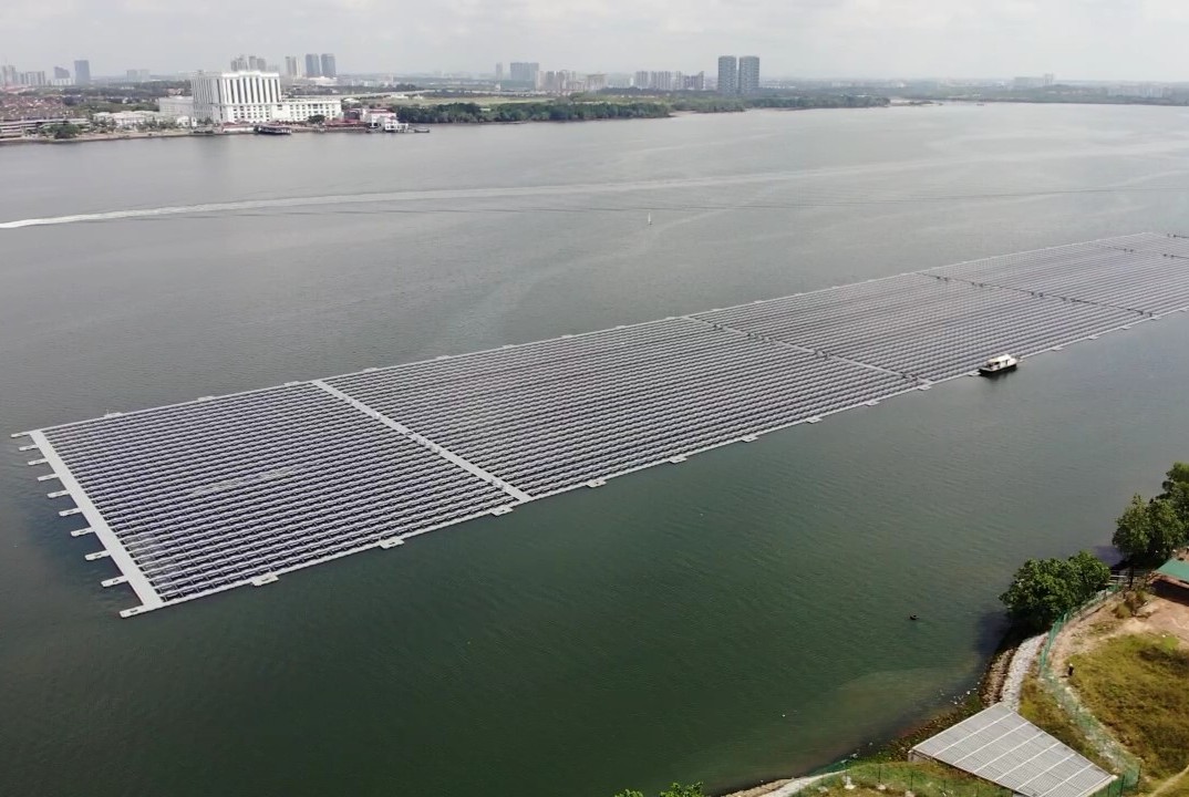 The floating power plant delivers around five megawatts of peak output. Photo: Sunseap