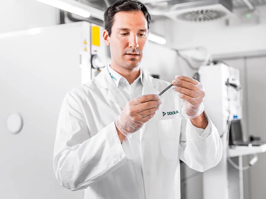 Test chamber emission measurements | DEKRA Test chamber emission measurements | DEKRA