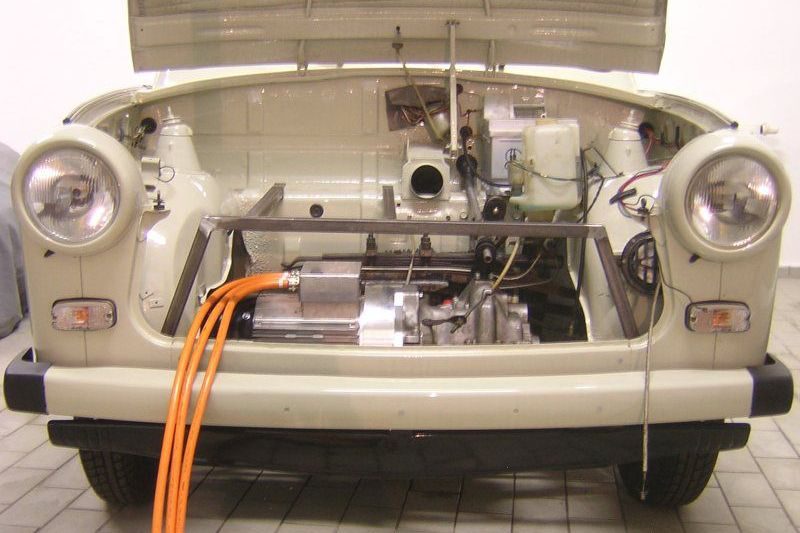 Zunächst findet der E-Motor seinen Platz im Trabi.