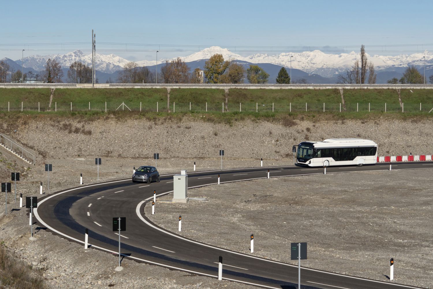 Stellantis is testing inductive charging of electric cars on a purpose-built circuit