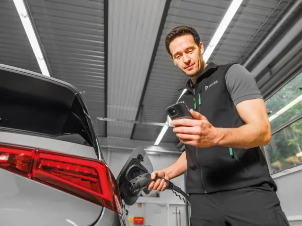 Laden eines Elektrofahrzeugs Laden eines Elektrofahrzeugs