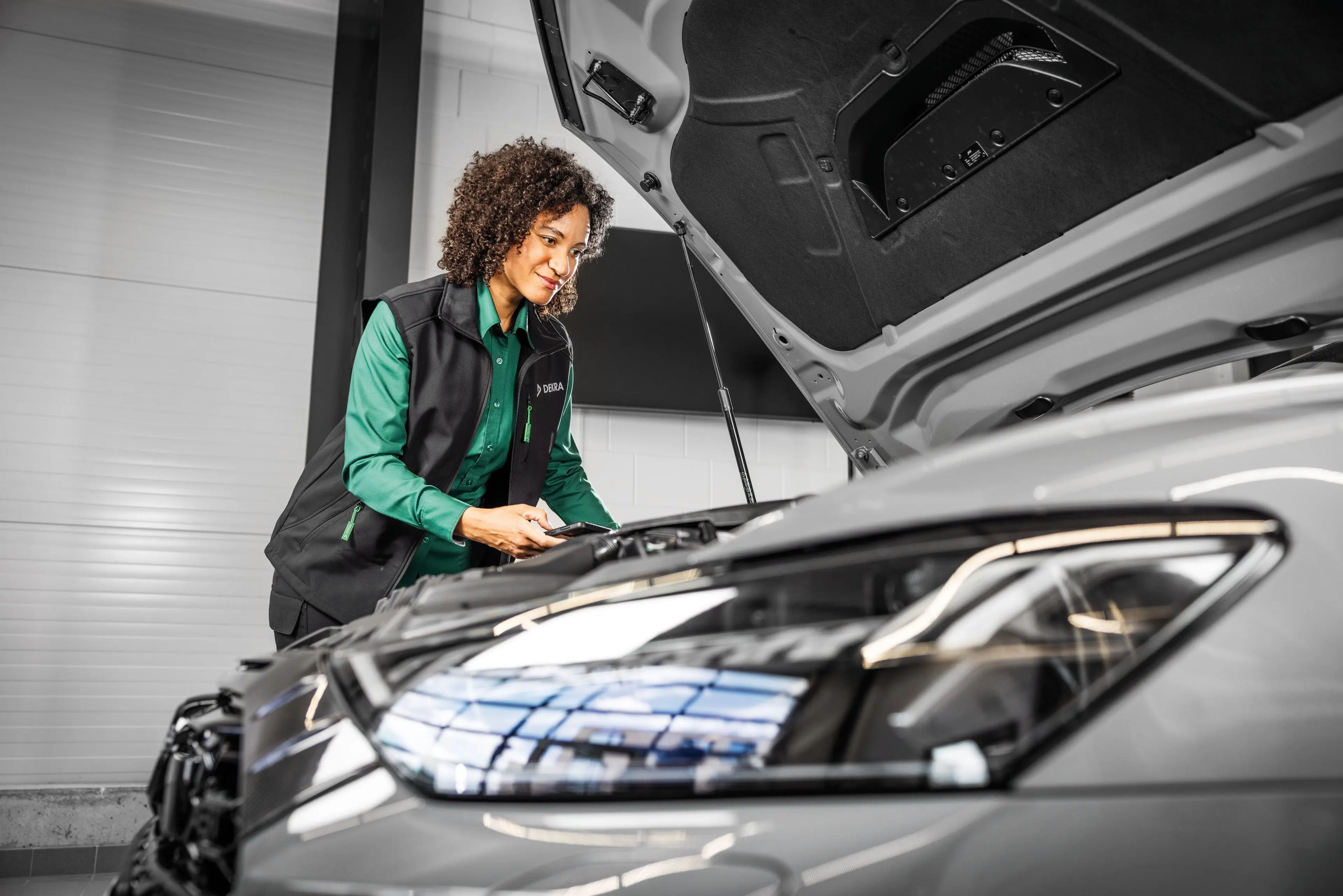 DEKRA Sachverständige bei der Änderungsabnahme