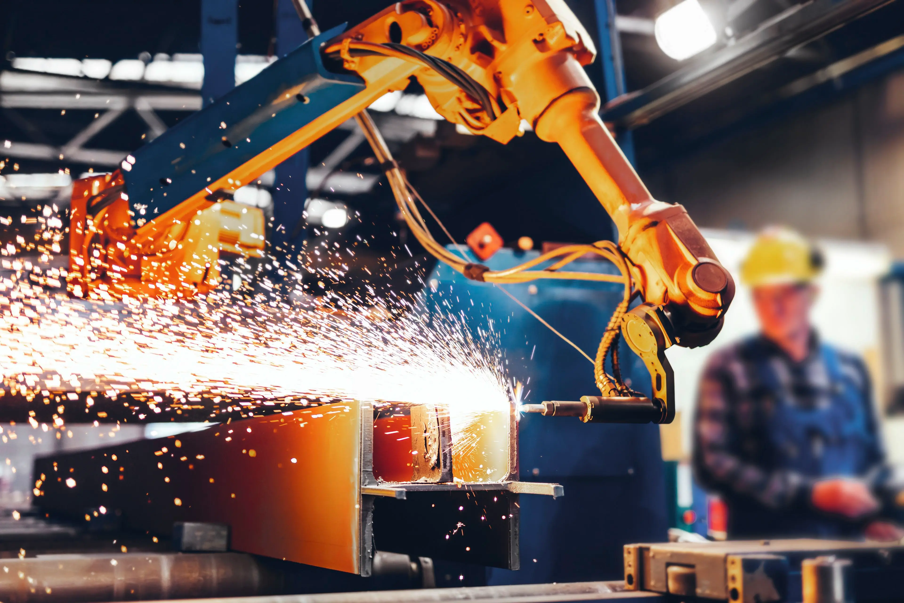 Arbeitsgerät schlägt Funken