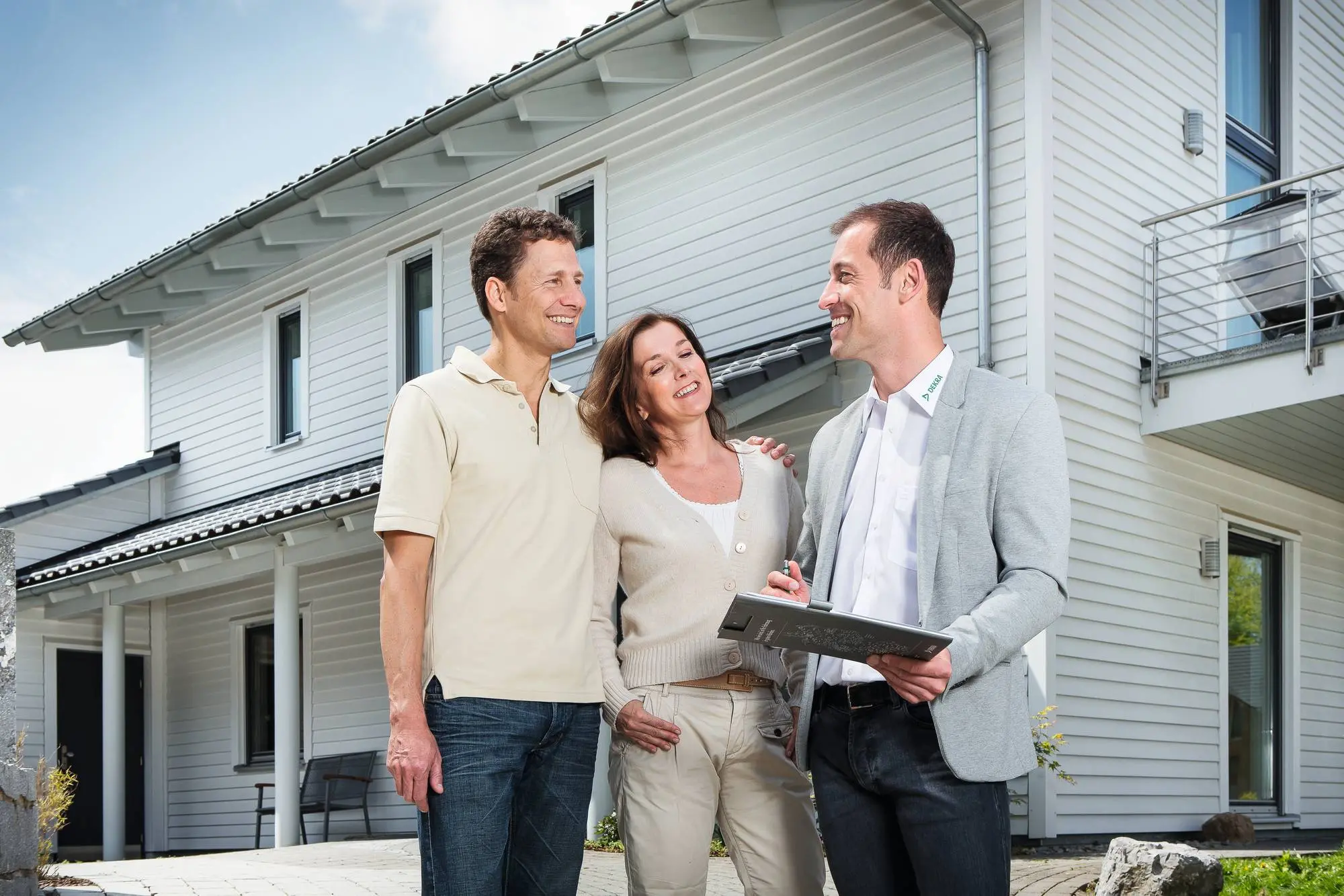 DEKRA Immobilienprüfer im Gespräch