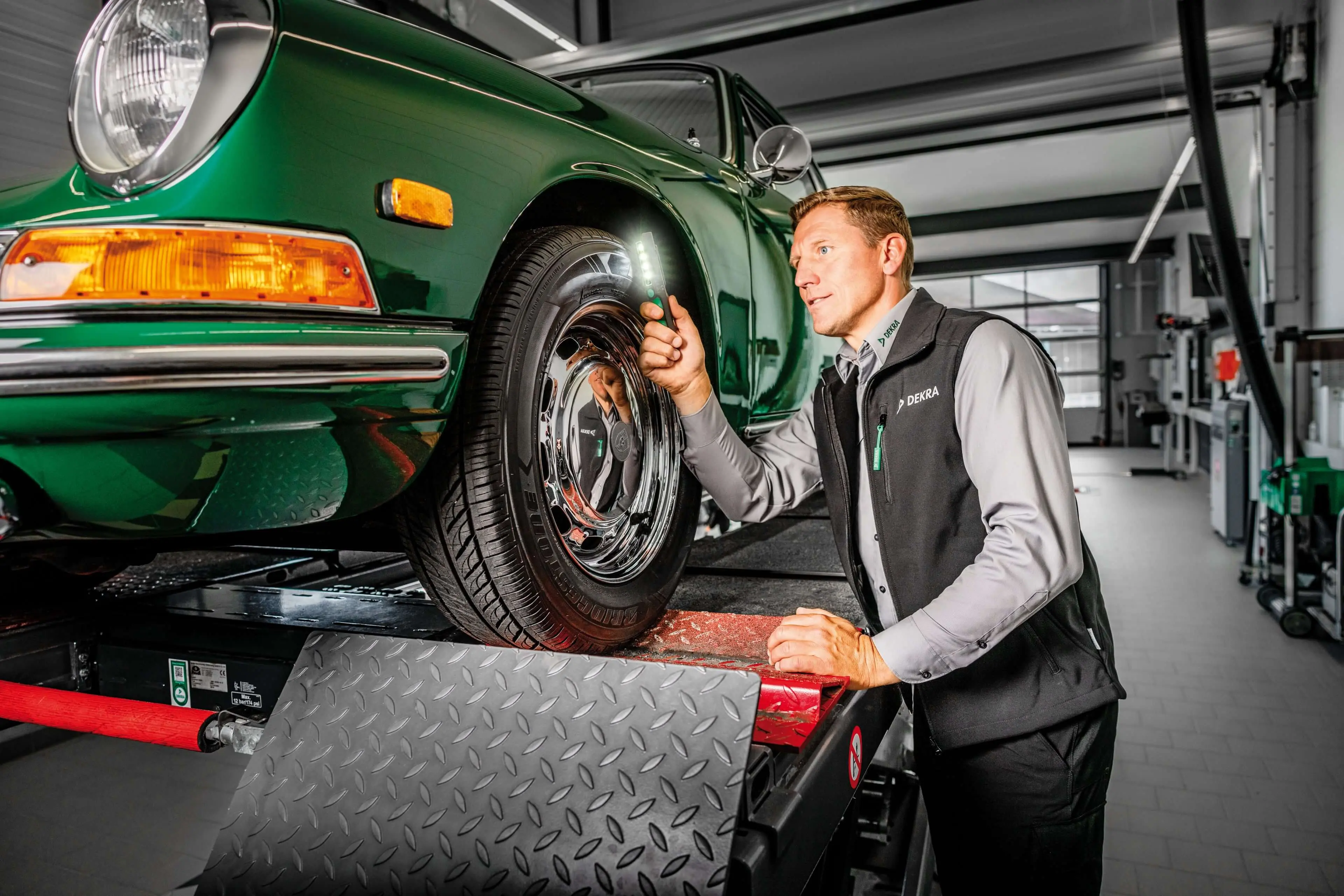 Services für Kfz-Importe und -Exporte 