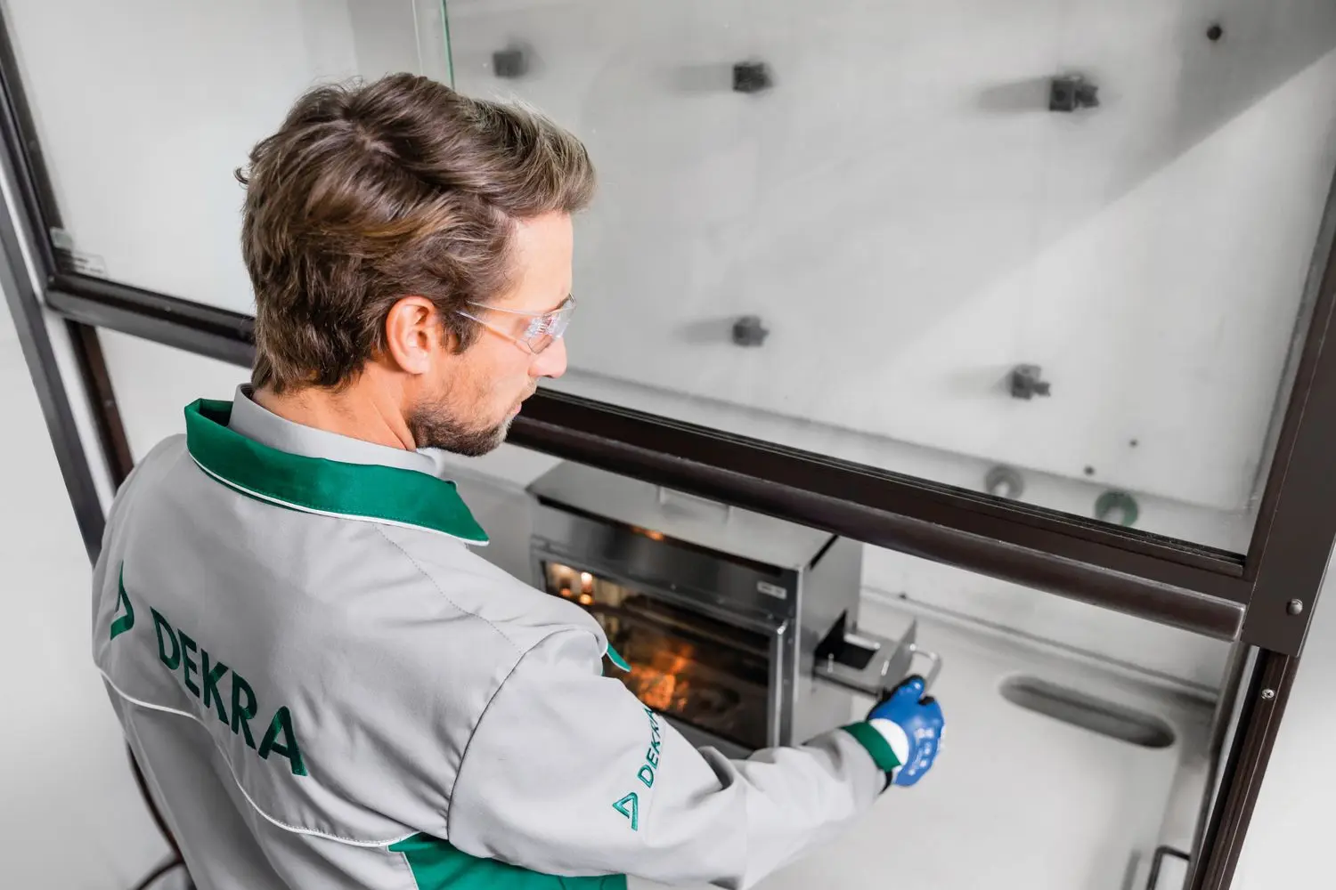 Komponentenprüfung des Brennverhaltens nach DIN 75200