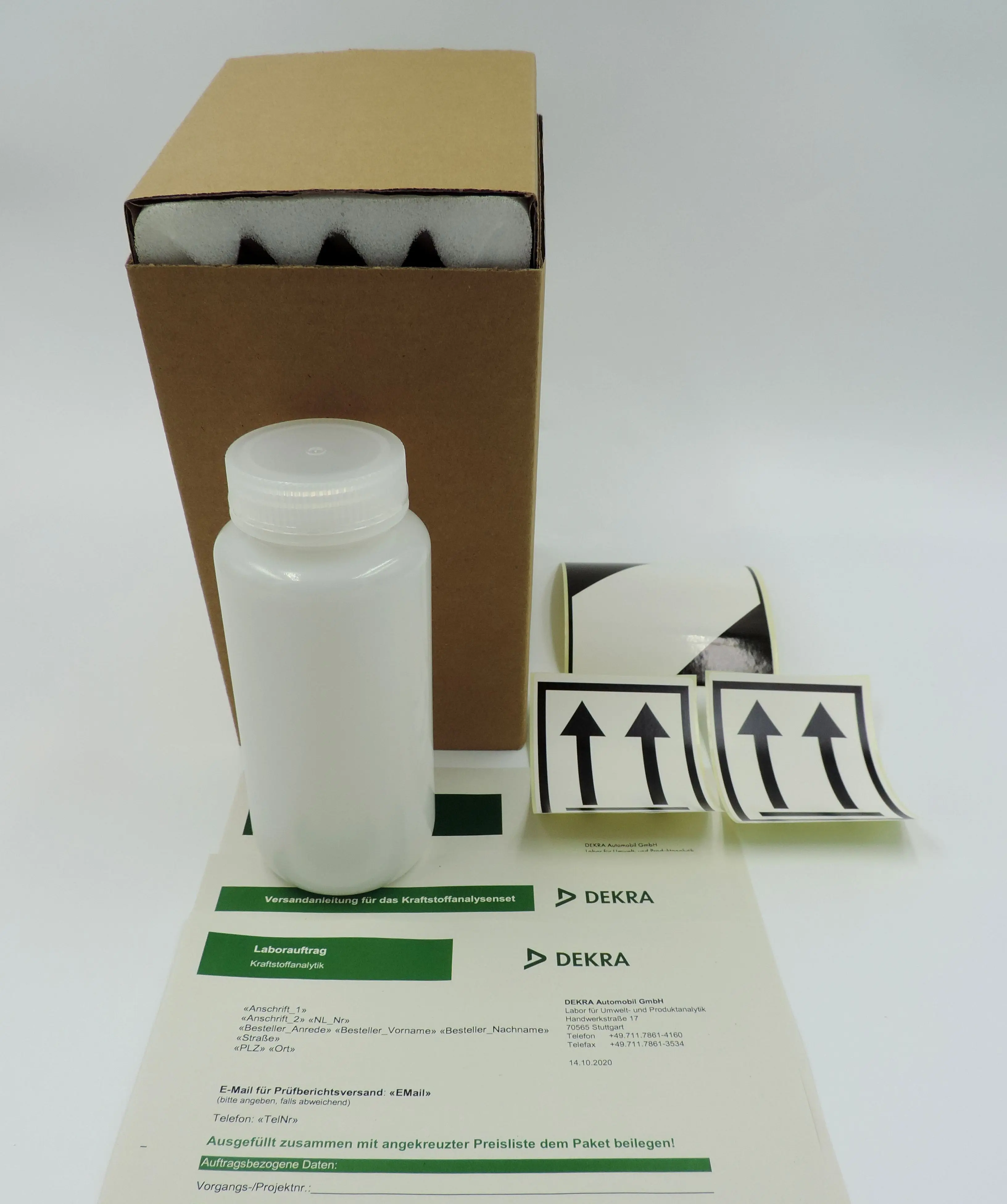 Kraftstoffanalyse-Set mit Plastikbehälter, Versandkarton und Gefahrgutaufkleber