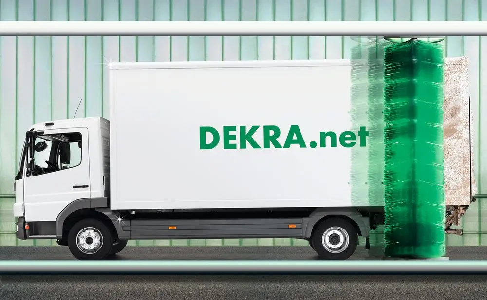 DEKRA weißer LKW
