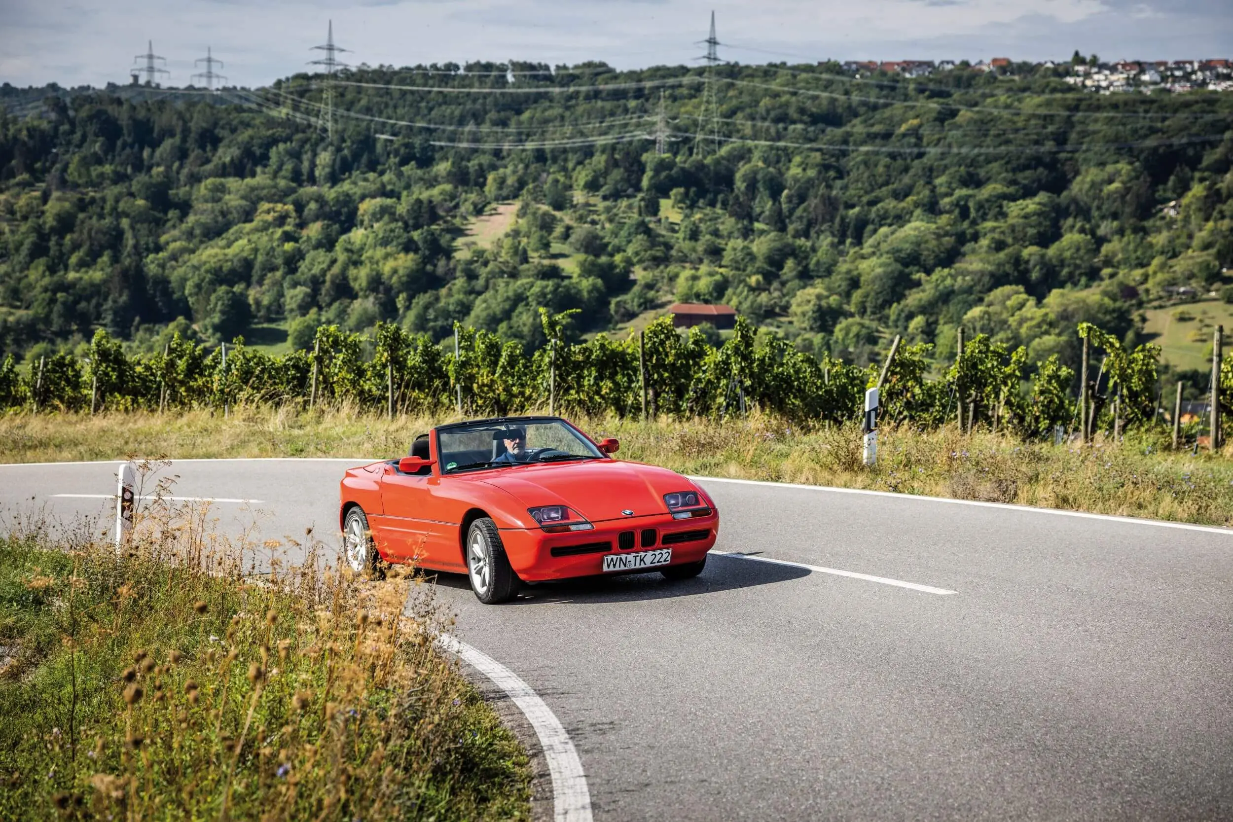 Klassisches Golf-Modell auf einem Feldweg