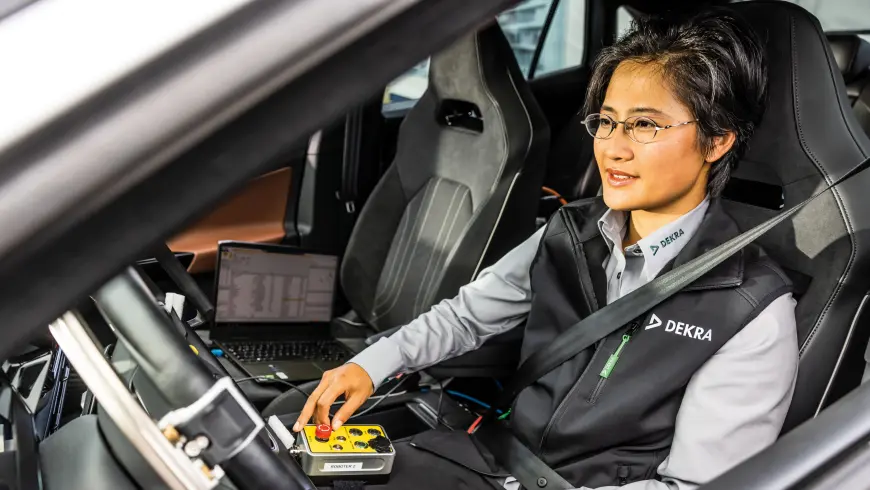 Messtechnick und Fahrversuche am DEKRA Lausitzring