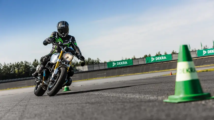 Messtechnick und Fahrversuche am DEKRA Lausitzring