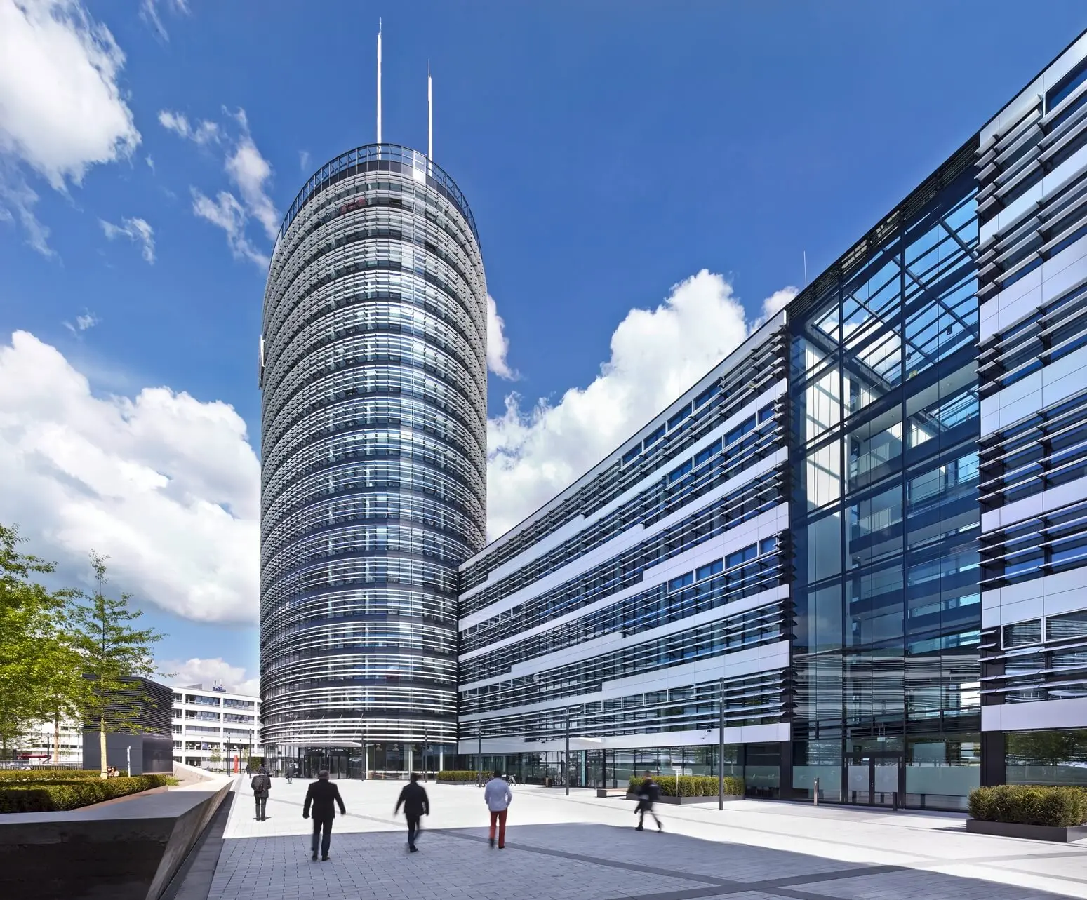 Bürokomplex mit Tower