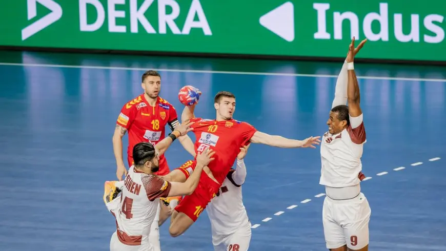 Handballspieler im Wurf