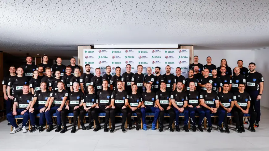 Gruppen Foto Handball Schiedsrichter