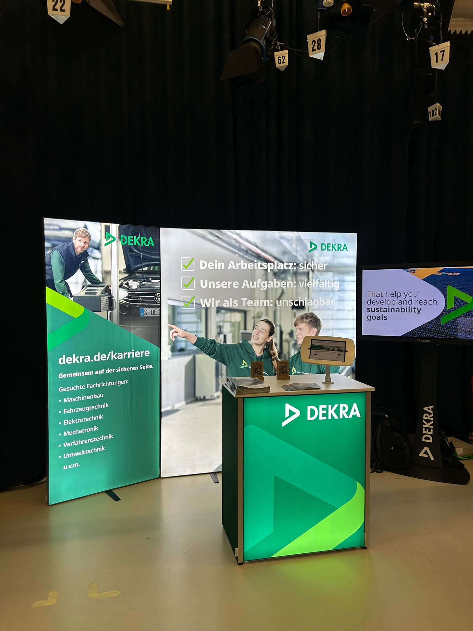 DEKRA Messestand